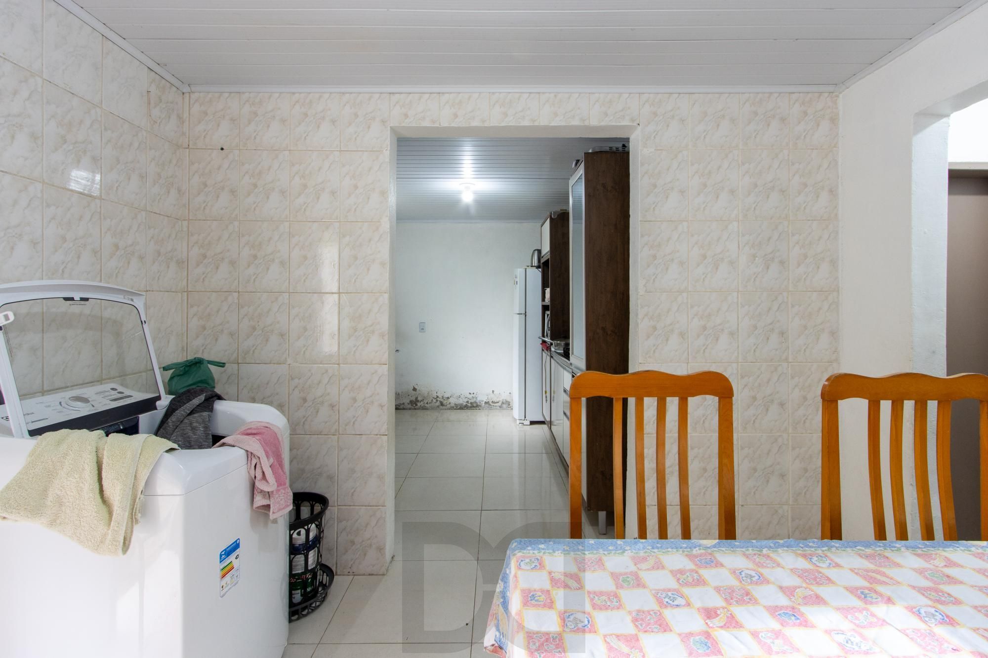 Casa ampla de 2 pavimentos com 4 dormitórios, 1 suite e 4 vagas no bairro Santa Tereza! — foto 14