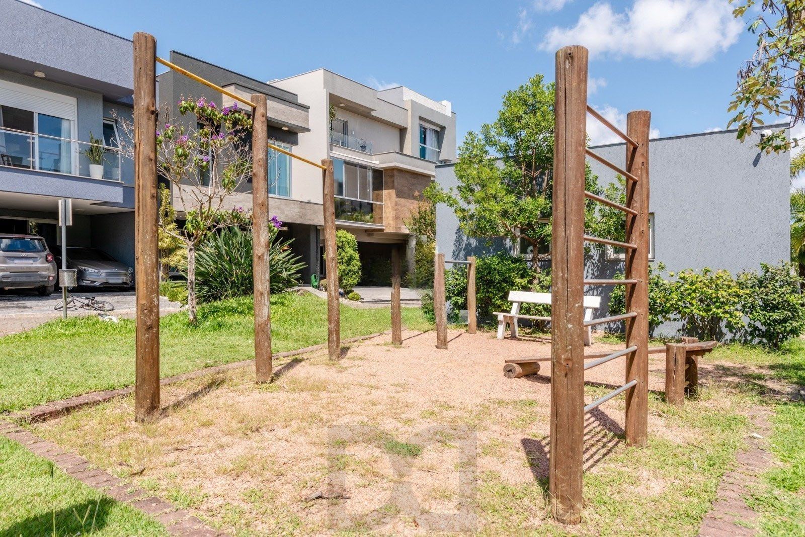Casa em Condomínio com 228m² e 3 dormitórios, 1 suíte, 3 vagas no bairro Sarandi — foto 33