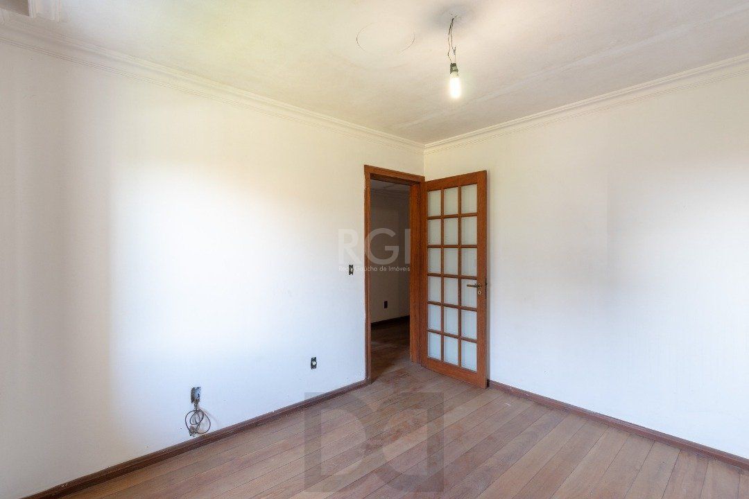 Casa para Venda - 460m², 4 dormitórios, sendo 1 suites, 4 vagas - Cristal — foto 16