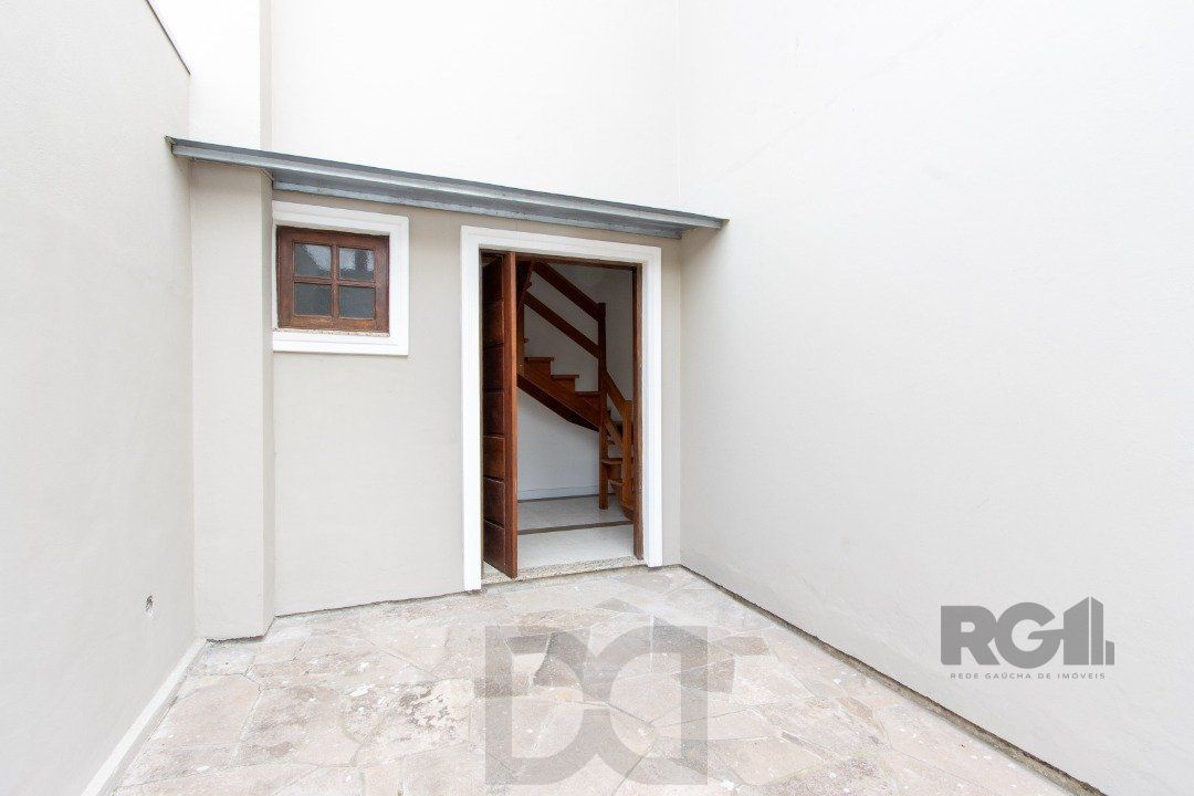 Sobrado 2 dormitórios mais terreno de esquina de 192m2 — foto 2