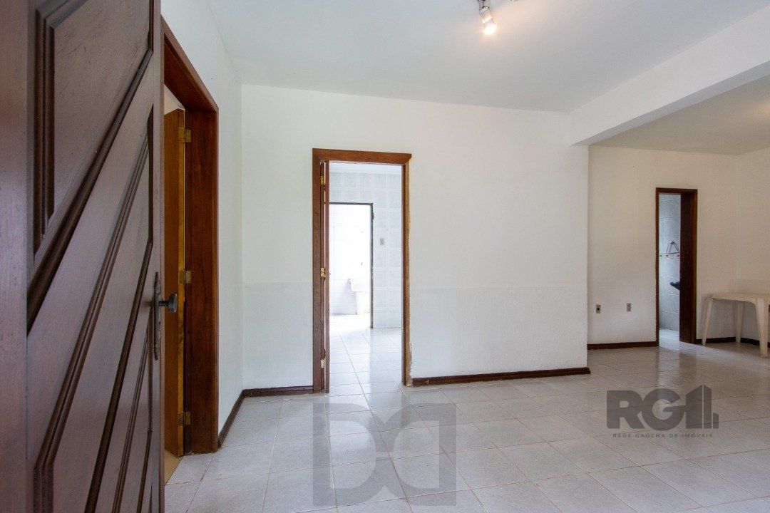Com 4 dormitórios, incluindo uma suíte, é perfeita para acomodar toda a sua família. — foto 60