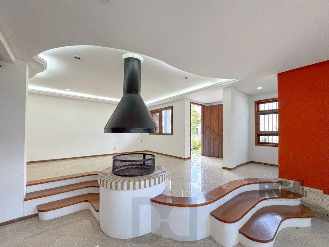 Com 4 suítes espaçosas, incluindo uma master com closet, — foto 15