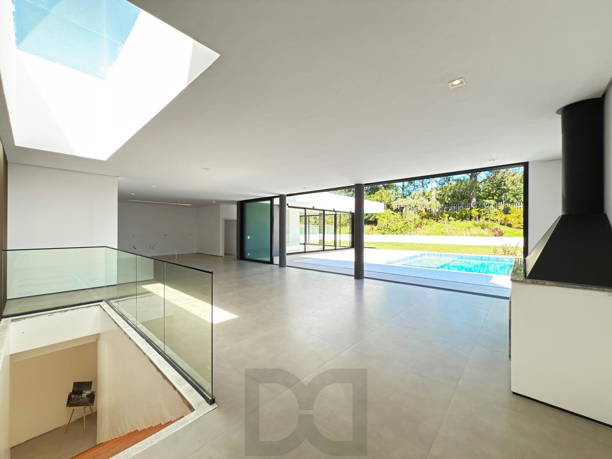 A casa conta com 434m2 de área construída, mas com um aproveitamento total dos 1.012m2 do lote — foto 43