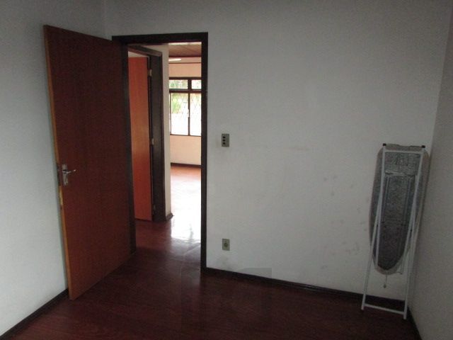 Casa térrea, com 3 dormitórios, 1 suíte, no bairro Nonoai. — foto 22