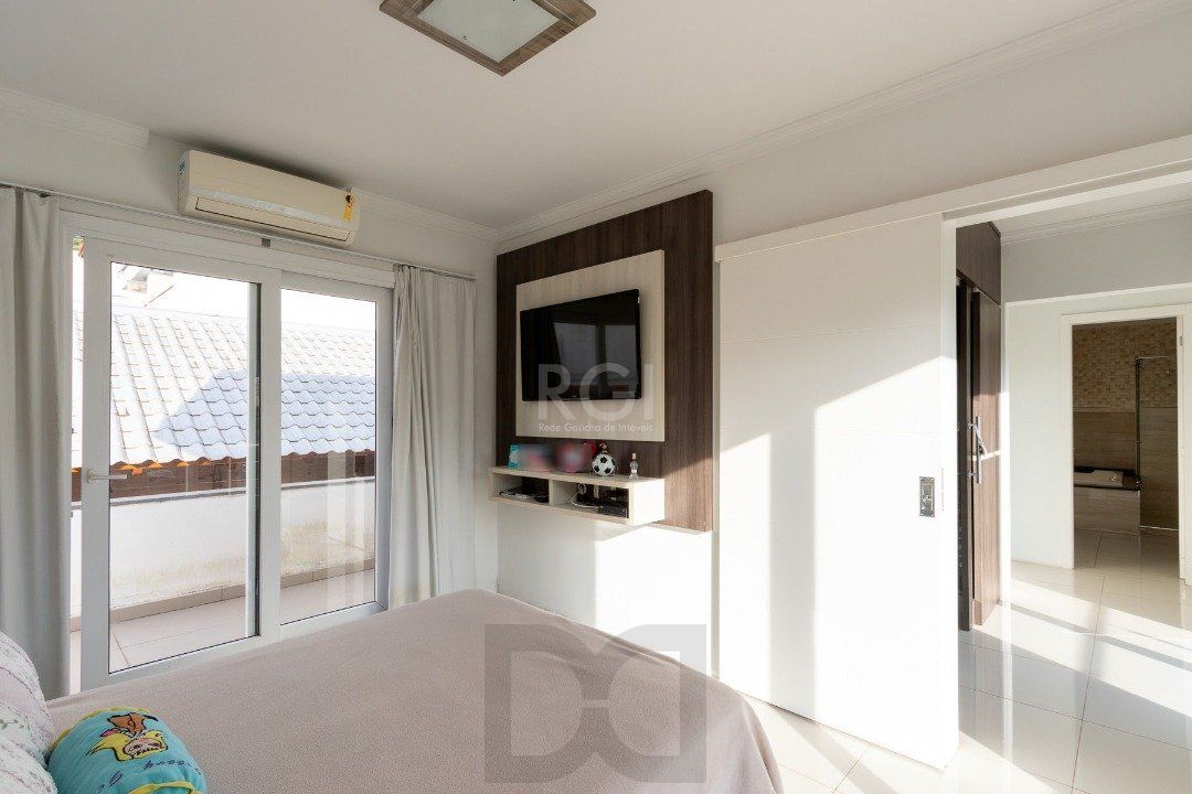 Casa para Venda - 377m², 4 dormitórios, sendo 3 suites, 3 vagas - Guarujá — foto 31