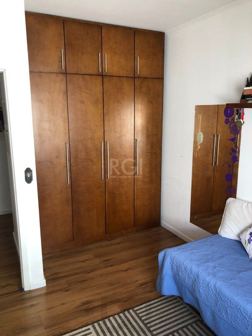 Casa para Venda com 3 dormitórios, sendo 1 suites e 3 vagas no bairro Guarujá — foto 13