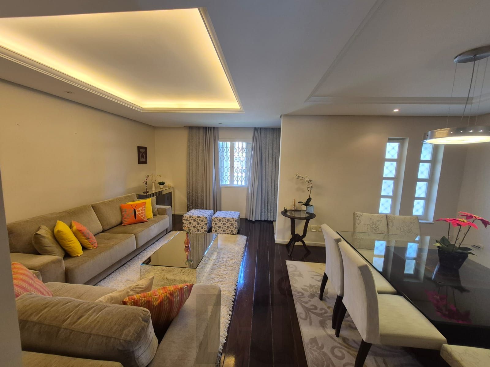 Casa 4 Dormitórios 1 suite 3 banheiros piscina e churasqueira — foto 1
