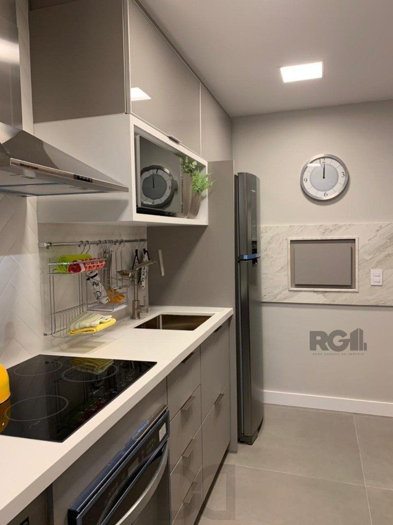 Apartamento belíssimo de 02 dormitórios com garagem coberta. — foto 6
