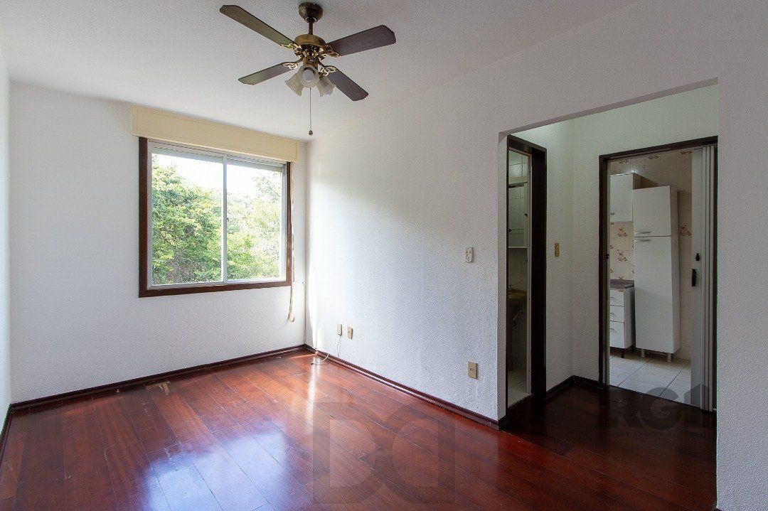 Excelente apartamento no bairro Cristal com 1 dormitório, living, banheiro e cozinha. — foto 8