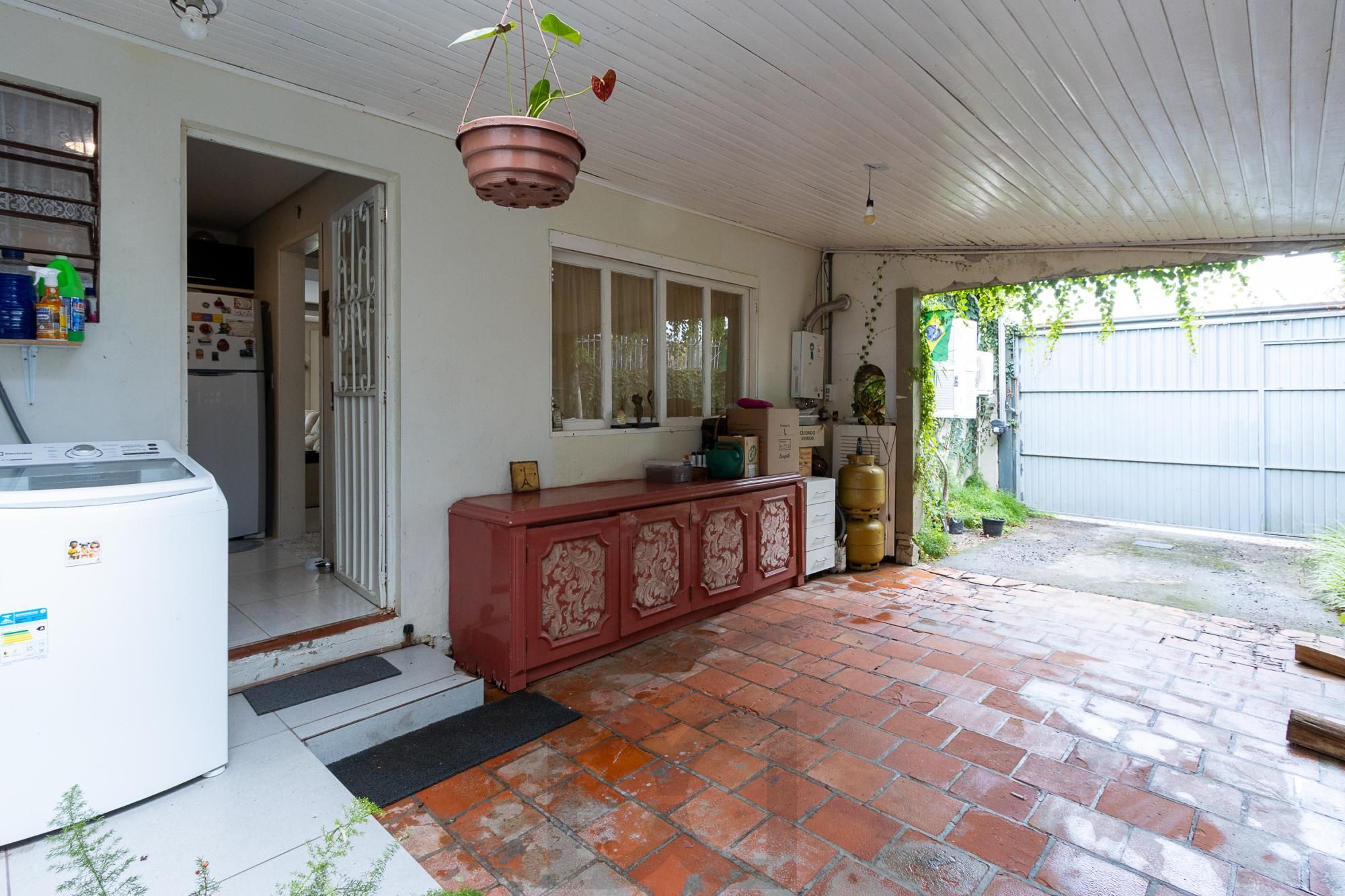 Casa térrea, 2 dormitórios, 1 suíte e 2 vagas no bairro Aberta dos Morros. — foto 24