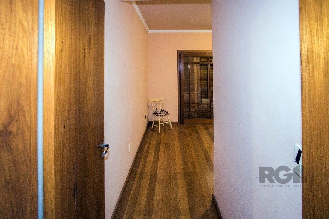 Sobrado com 6 suites, lareira, lavabo, pátio - Bairro Belém Velho — foto 35