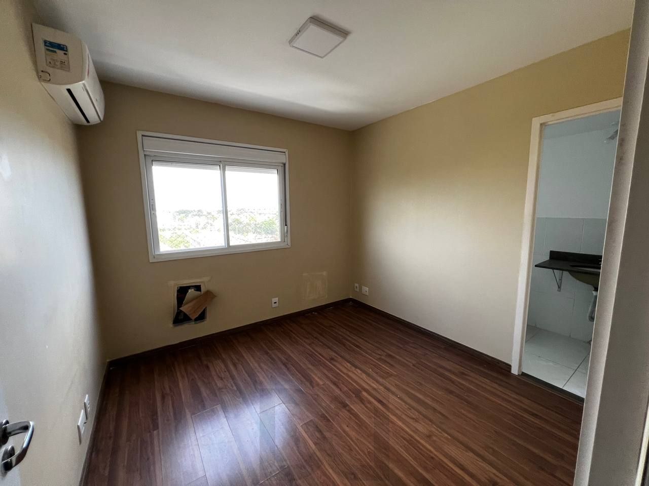 Apartamento de 3 dormitórios transformado em 2, 1 suíte e living com churrasqueira. — foto 3