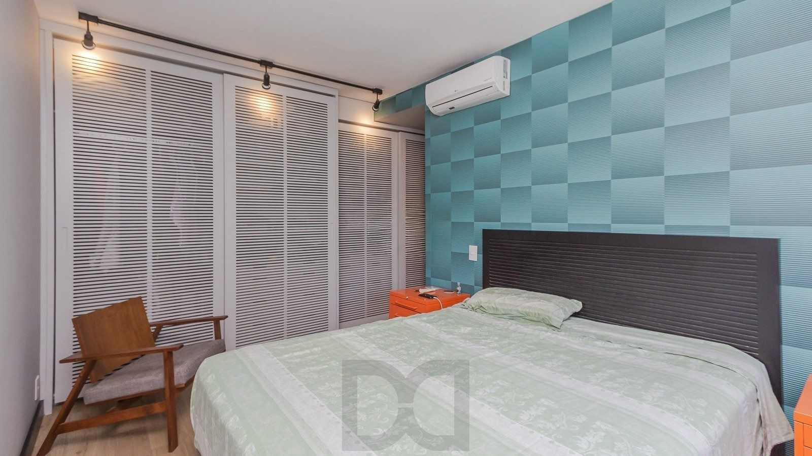 Apartamento 2 dormitórios, 1 suíte, 2 vagas, Petrópolis, Porto Alegre. — foto 10