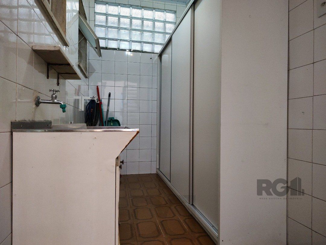 Apartamento Garden, 2 quartos, 1 suite, 2 banheiros, dependência de empregada - Bairro Petrópolis — foto 17