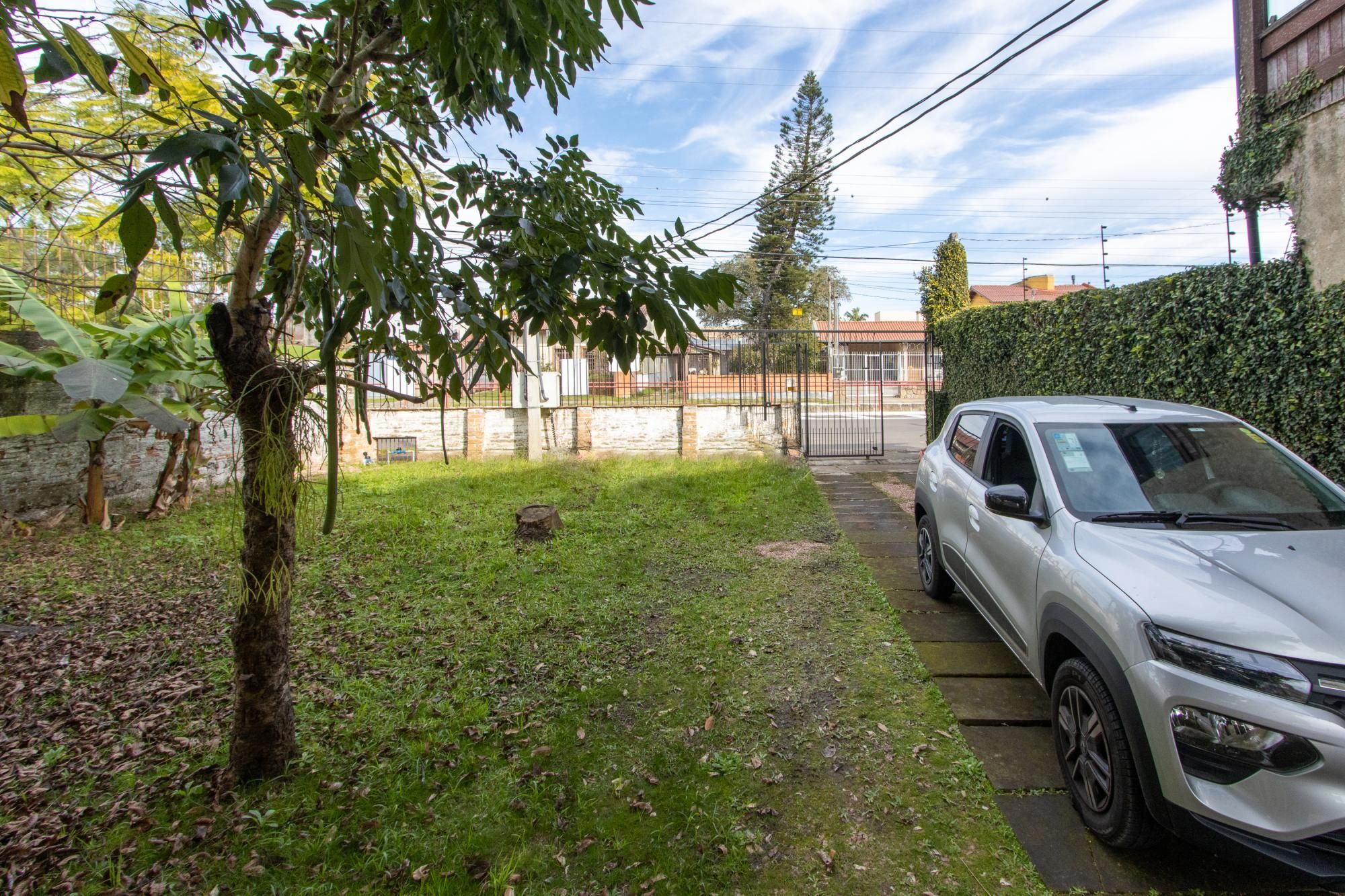Terreno medindo 11 X 39,66 com 2 casas de alvenaria - Bairro Guarujá — foto 12