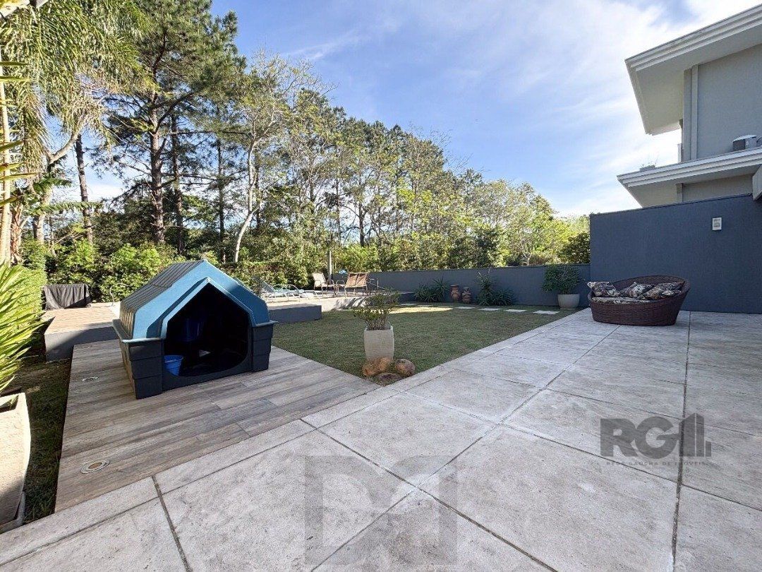 Casa em condomínio com pátio, piscina, 3 suítes e 2 vagas — foto 51