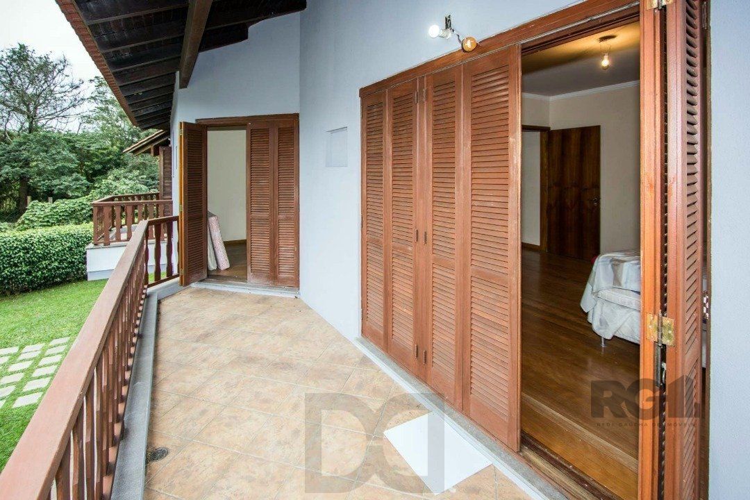 Sobrado com 6 suites, lareira, lavabo, pátio - Bairro Belém Velho — foto 25