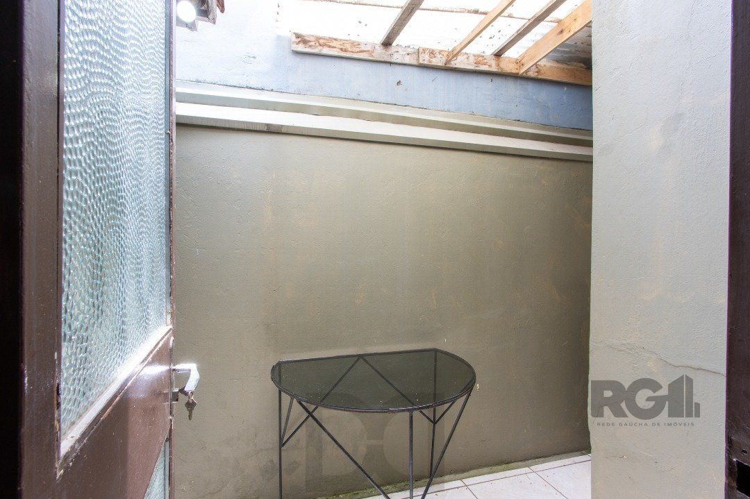Casa térrea, 3 quartos, 2 banheiros, com pátio no Bairro Cavalhada — foto 11