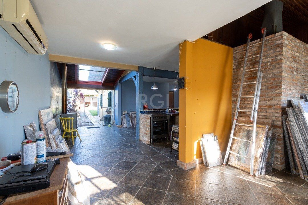 Casa para Venda - 244m², 3 dormitórios, sendo 1 suites, 2 vagas - Guarujá — foto 6