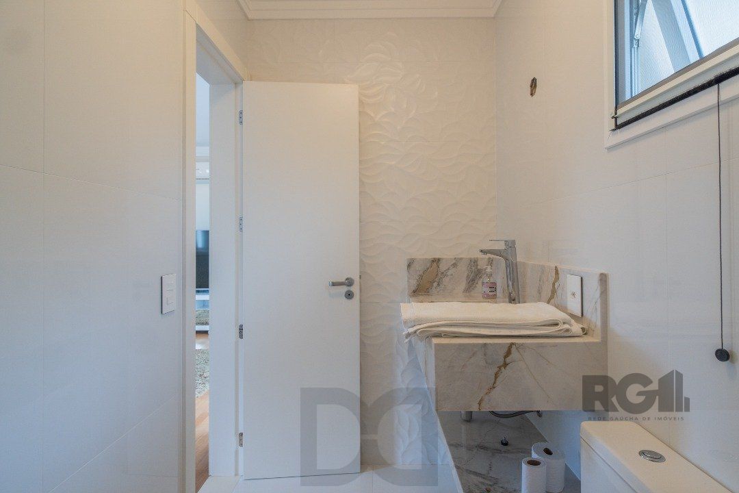 Casa semimobiliada e possui 3 suítes (sendo 1 delas master com closet e hidro) — foto 22