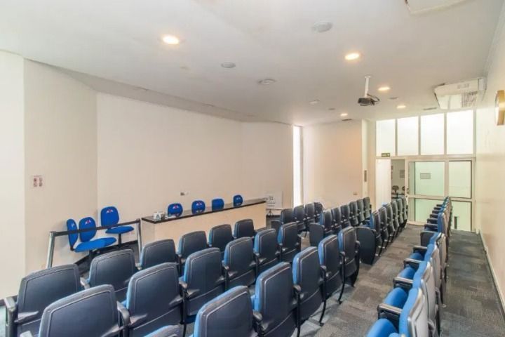 Excelente oportunidade para empresas e investidores! Prédio comercial moderno, amplo e muito bem localizado no bairro Menino Deus, oferecendo estrutura completa para diferentes tipos de negócios. — foto 41