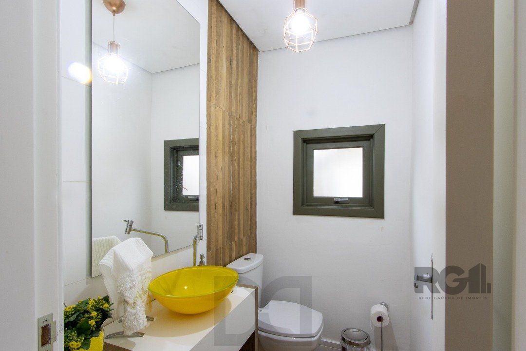 Casa térrea, 3 quartos, edícula, com 2 suites, pátio - Bairro Guarujá — foto 8