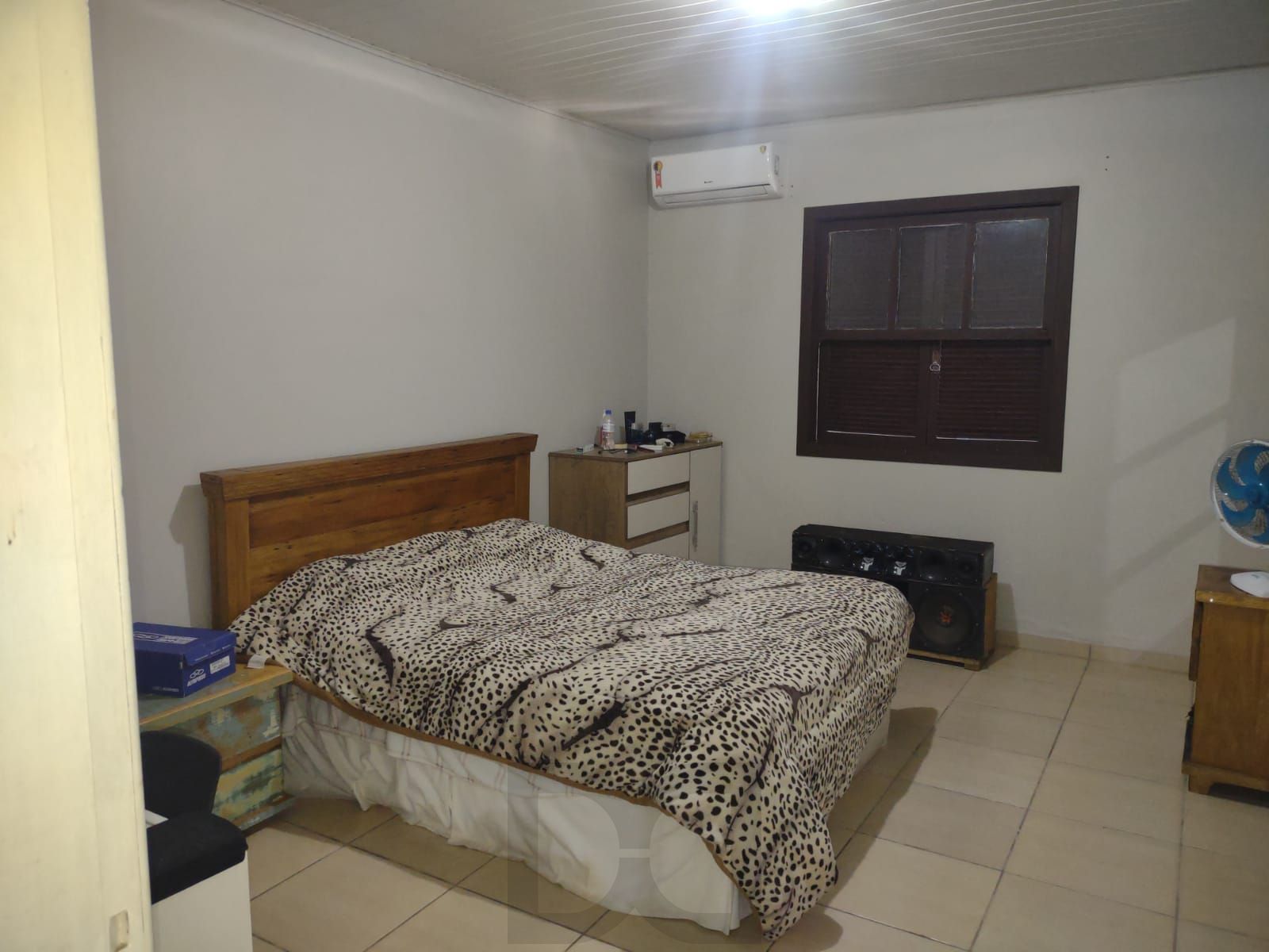 Casa com 4 quartos, suíte, piscina, lareira, churrasqueira em um terreno de 616m². — foto 4