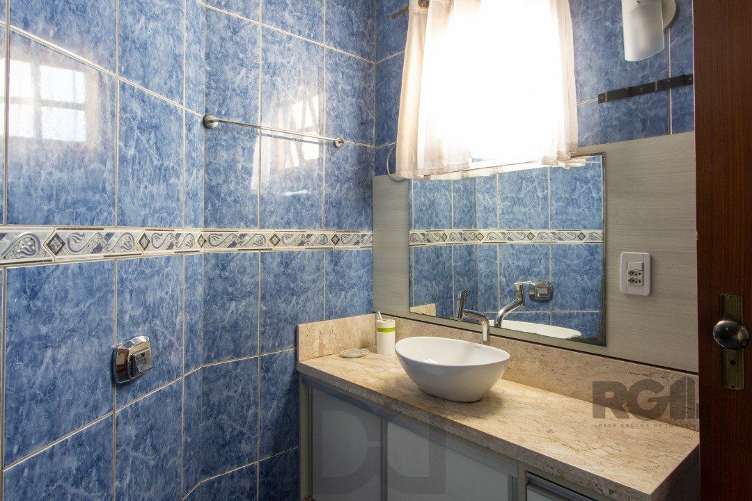 Casa de alvenaria, 3 quartos, 1 suíte, 4 banheiros e 5 vagas de garagem. — foto 34