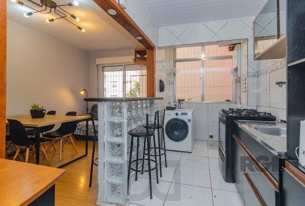 APARTAMENTO REFORMADO DE 02 DORMITÓRIOS PERTO DE SUPERMERCADOS, ONIBUS E FARMACIAS — foto 12