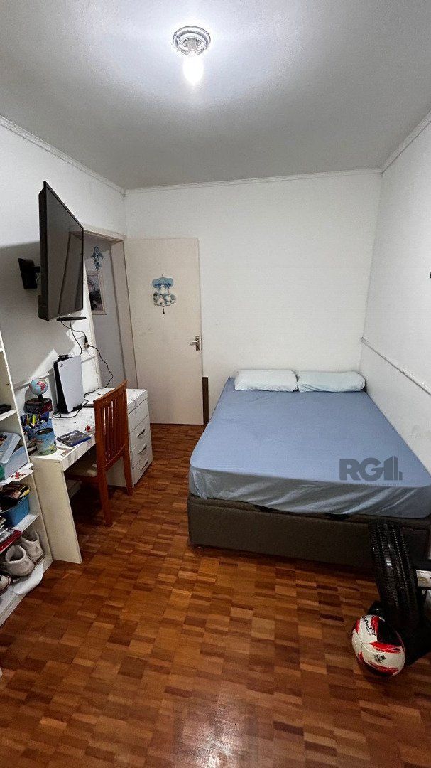 Apartamento de 2 dormitórios, living, cozinha, área de serviço e banheiro social. — foto 3