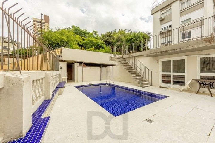 Cobertura no Bairro Auxiliadora, 3 dormitórios, 1 suíte, churrasqueira e vaga coberta. — foto 21