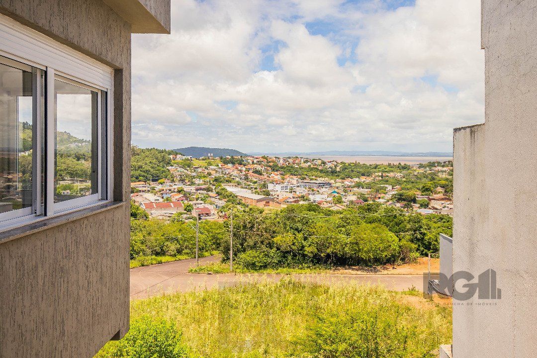 Sobrado, 185 metros quadrados privativo, com 3 quartos, 1 suíte, Living e cozinha integrados, lareira, churrasqueira, lavabo e 2 vagas de garagem. e 2 vagas de garagem — foto 30