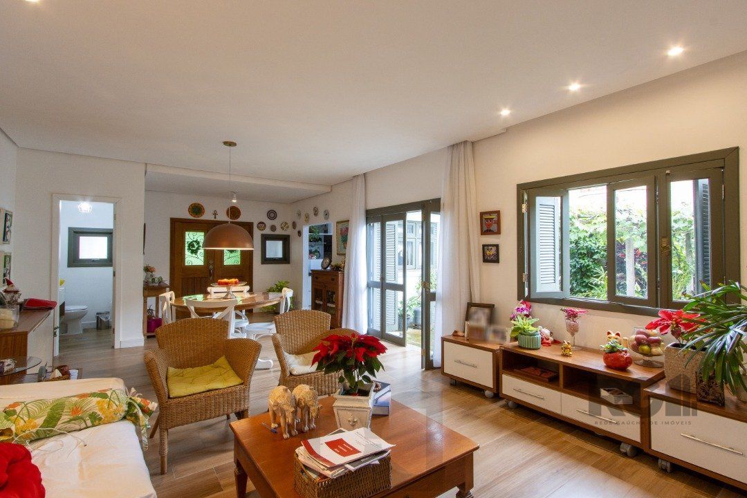 Casa térrea, 3 quartos, edícula, com 2 suites, pátio - Bairro Guarujá — foto 9
