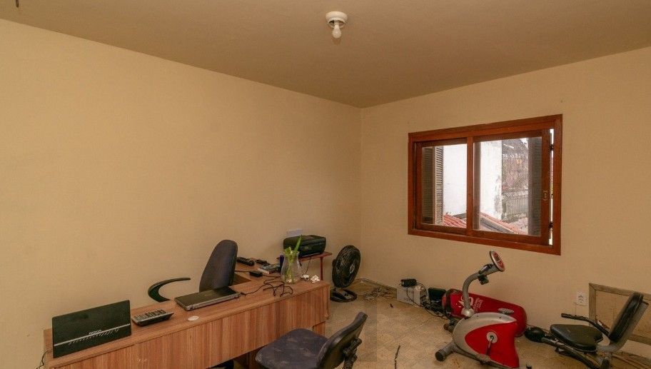 Casa de 3 quartos,1 suíte, closet, living com lareira, pátio, piscina e 2 vagas de garagem. — foto 15
