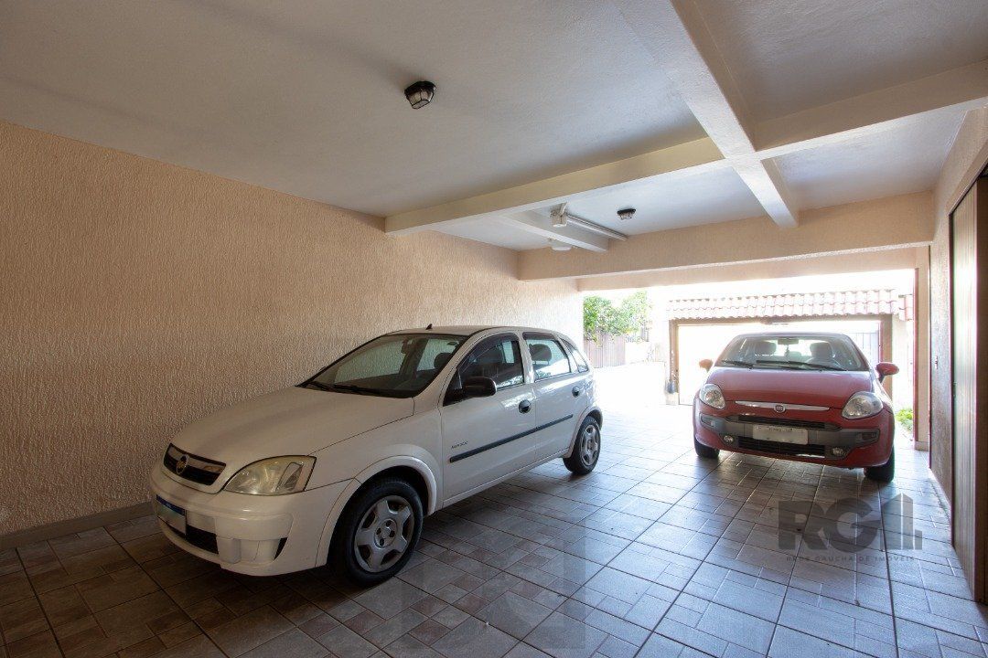 Casa de alvenaria, 3 quartos, 1 suíte, 4 banheiros e 5 vagas de garagem. — foto 2