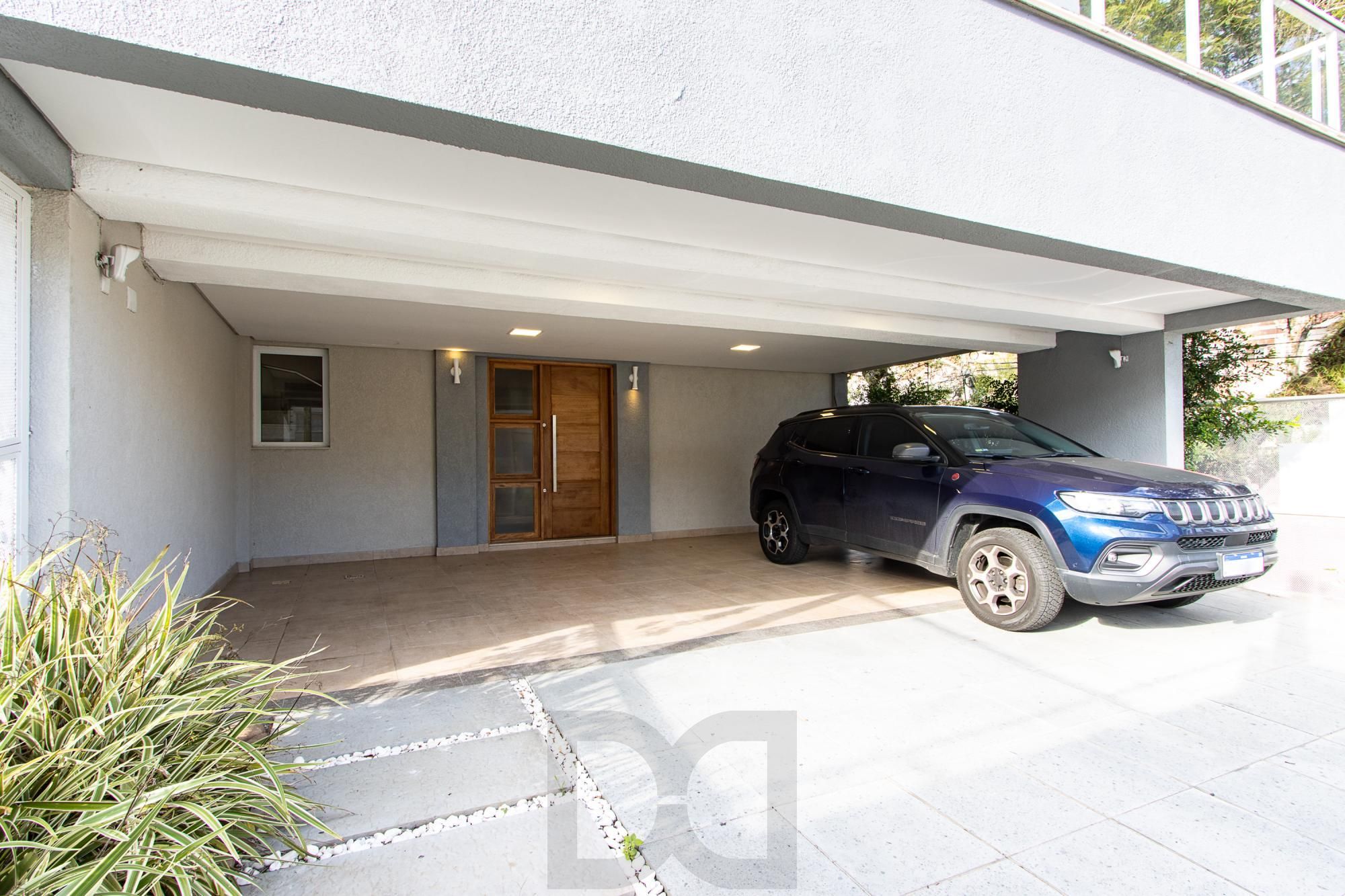 Casa de esquina à venda na Av. Copacabana | 3 dormitórios | 3 vagas | — foto 1