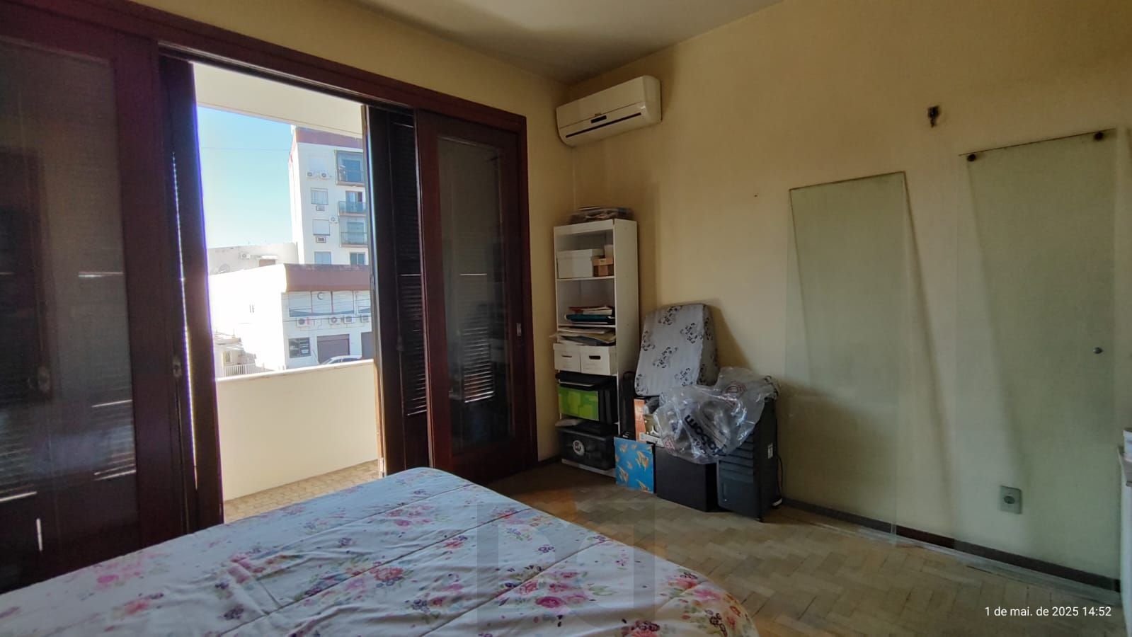 Apartamento de 4 dormitórios, 2 suítes, sacada, living para 2 ambientes bem amplo. — foto 12