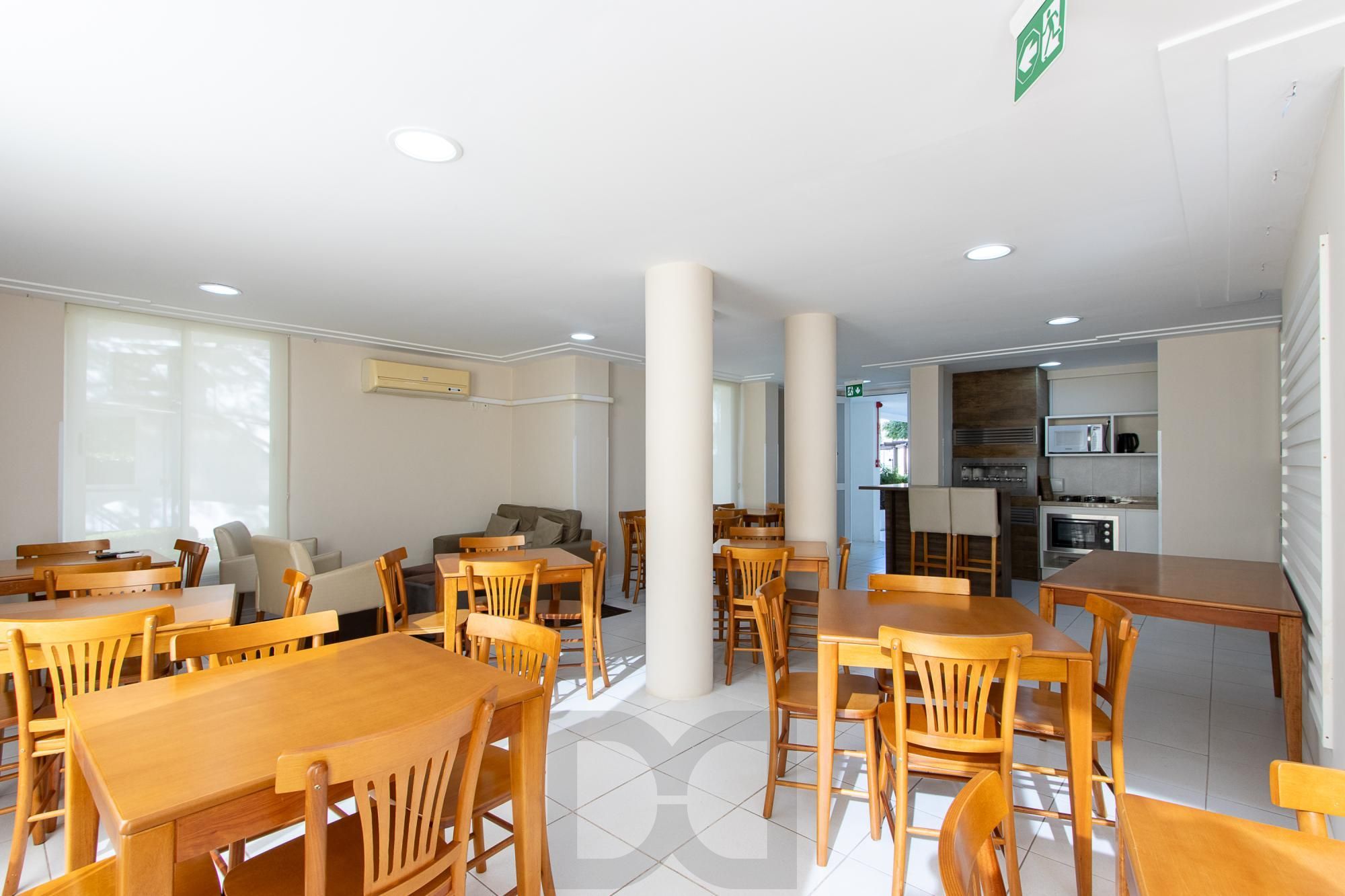 Apartamento, 2 dormitórios e 1 vaga, bairro Jardim Carvalho. — foto 44