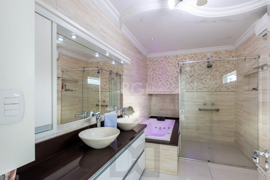Casa para Venda - 377m², 4 dormitórios, sendo 3 suites, 3 vagas - Guarujá — foto 29