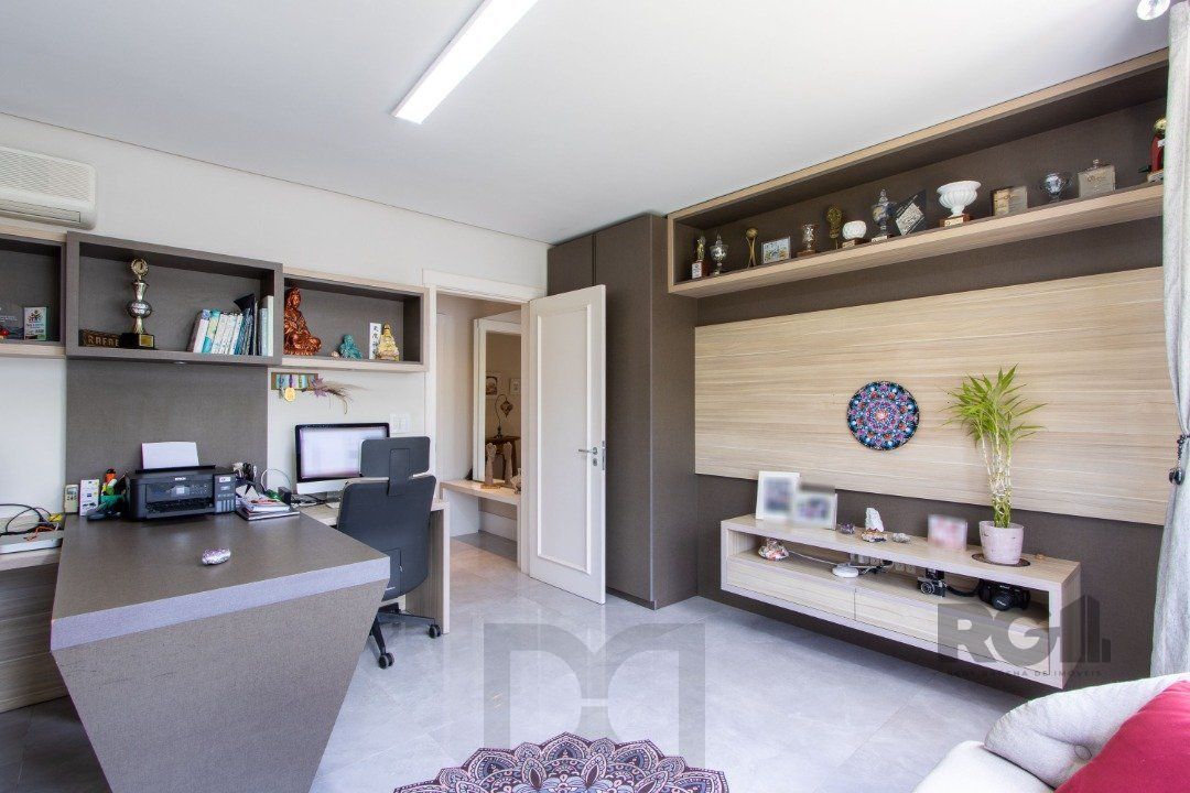 Excelente residência no Condomínio Terra Ville com aproximadamente 474,74m² privativos. — foto 11