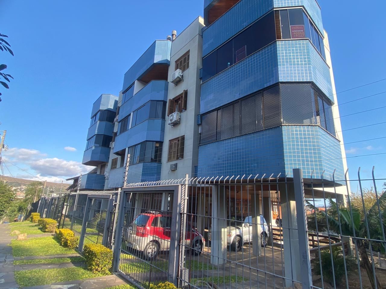 Excelente apartamento 3 dormitórios sendo 01 suíte, Sacada e com Òtima Posição Solar — foto 3