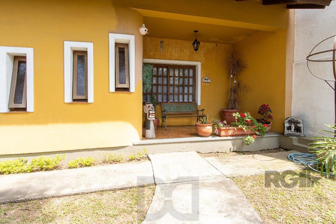 Casa para Venda - 300m², 3 dormitórios, sendo 1 suites, 4 vagas - Nonoai — foto 3