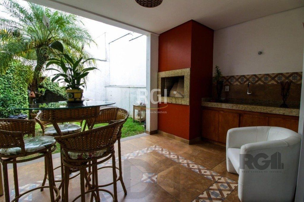 Casa para Venda - 300m², 3 dormitórios, sendo 1 suites, 4 vagas - Teresópolis — foto 7