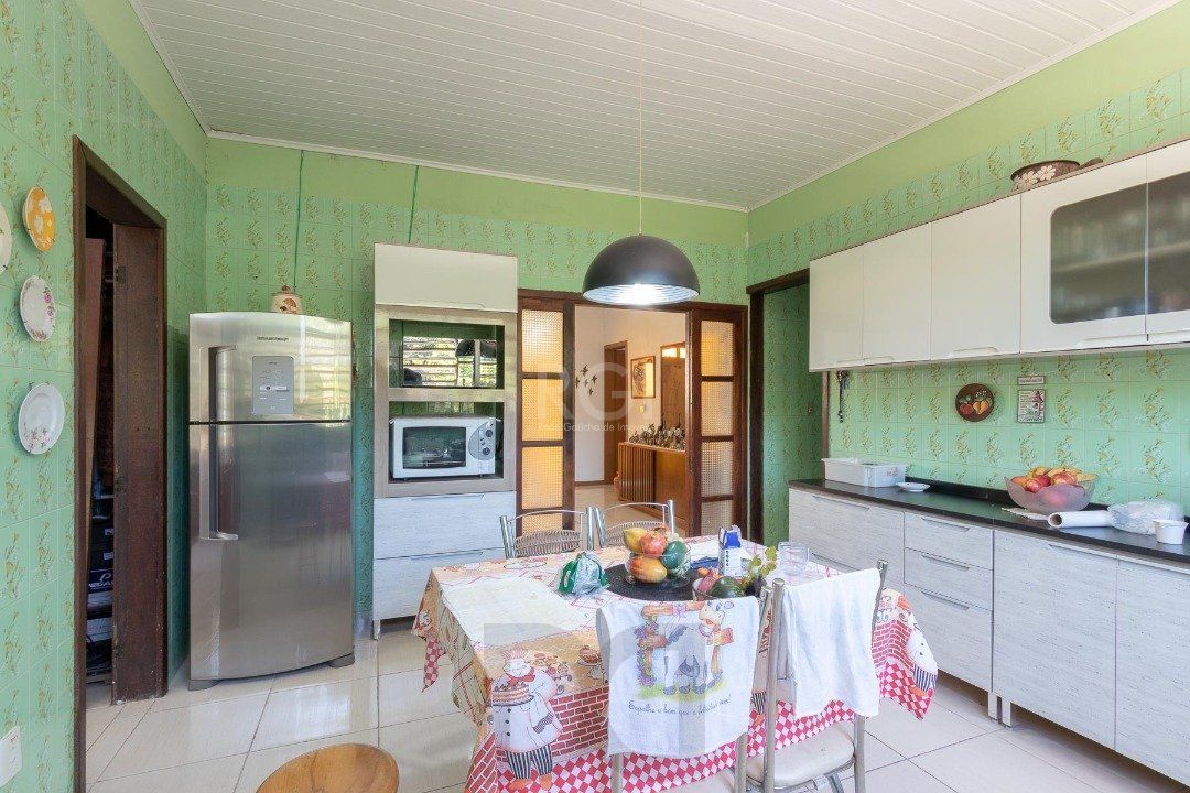Casa para Venda - 370m², 4 dormitórios, sendo 1 suites, 6 vagas - Lomba do Pinheiro — foto 28