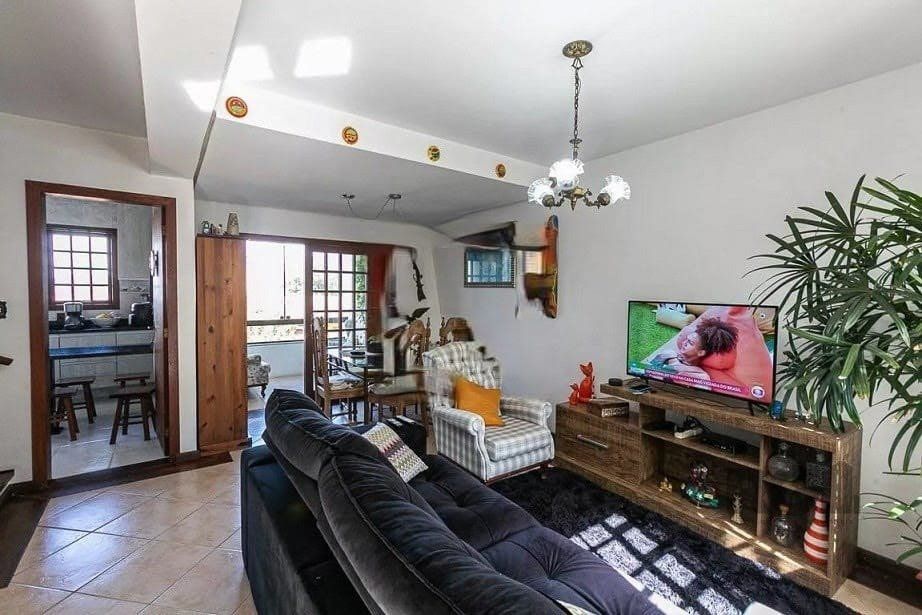 Casa com 161m² e 3 dormitórios com suíte, piscina no bairro Espírito Santo em PORTO ALEGRE — foto 1