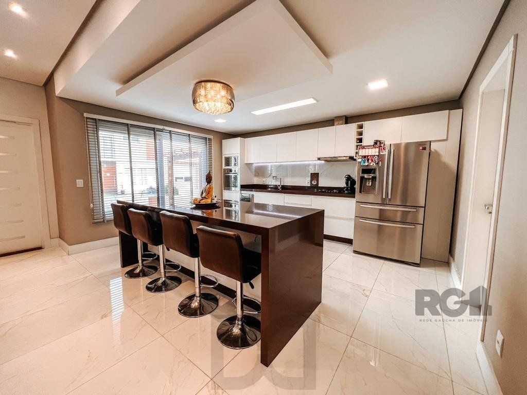Excelente residência com aproximadamente 242m² privativos, — foto 23