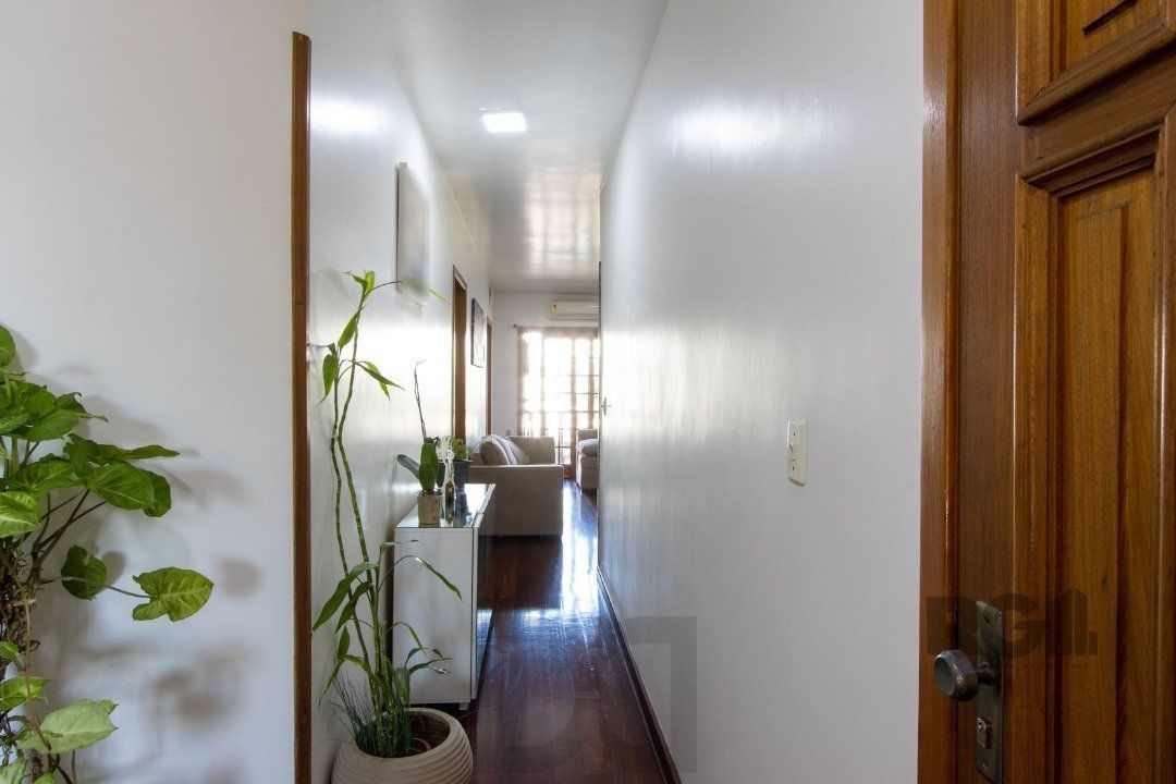 Casa de alvenaria, 3 quartos, 1 suíte, 4 banheiros e 5 vagas de garagem. — foto 36
