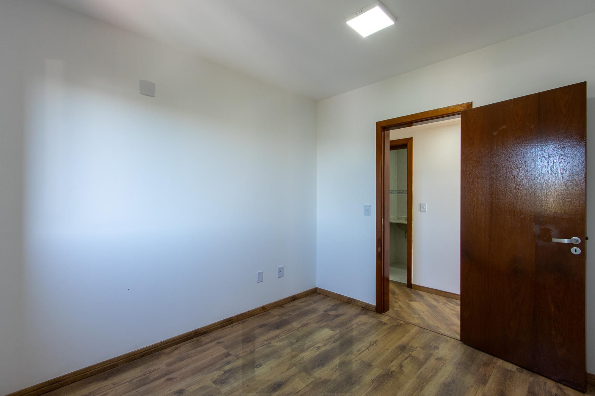 Apartamento de 2 dormitórios, 1 suíte e 2 vagas de garagem no bairro Tristeza. — foto 18