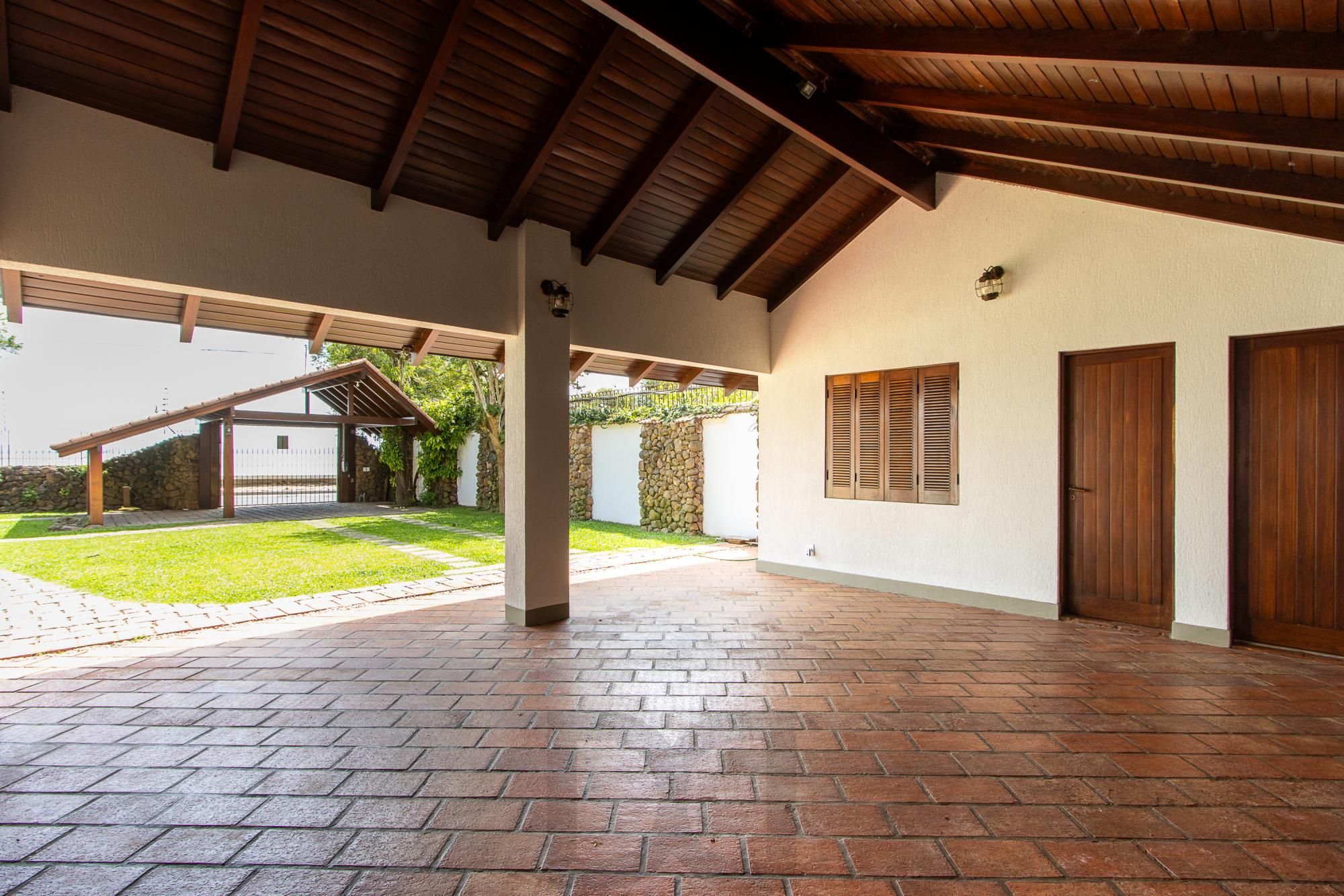 Casa com 2 dormitórios 3 banheiros. lareira e churrasqueira, e com arquitetura moderna. — foto 38