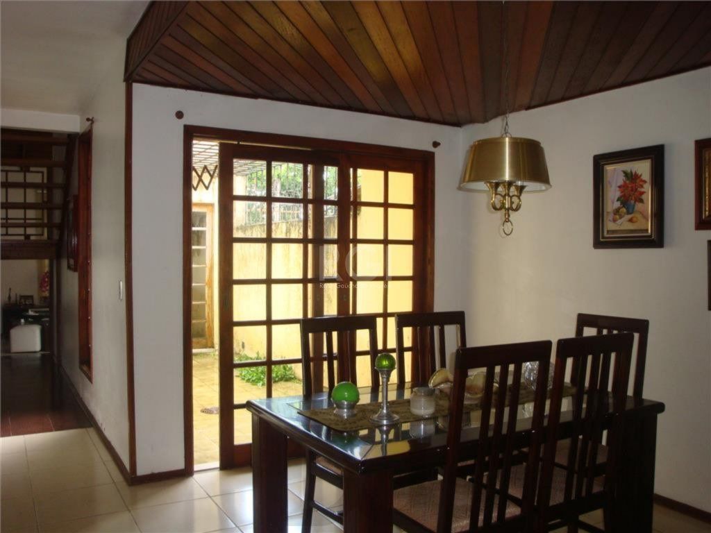 Casa para Venda - 240m², 4 dormitórios, sendo 1 suites, 4 vagas - Nonoai — foto 3